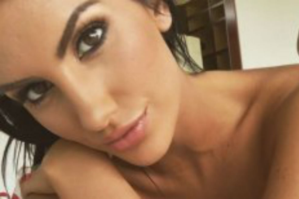 Muere actriz porno August Ames, envuelta en polémica por supuesta homofobia