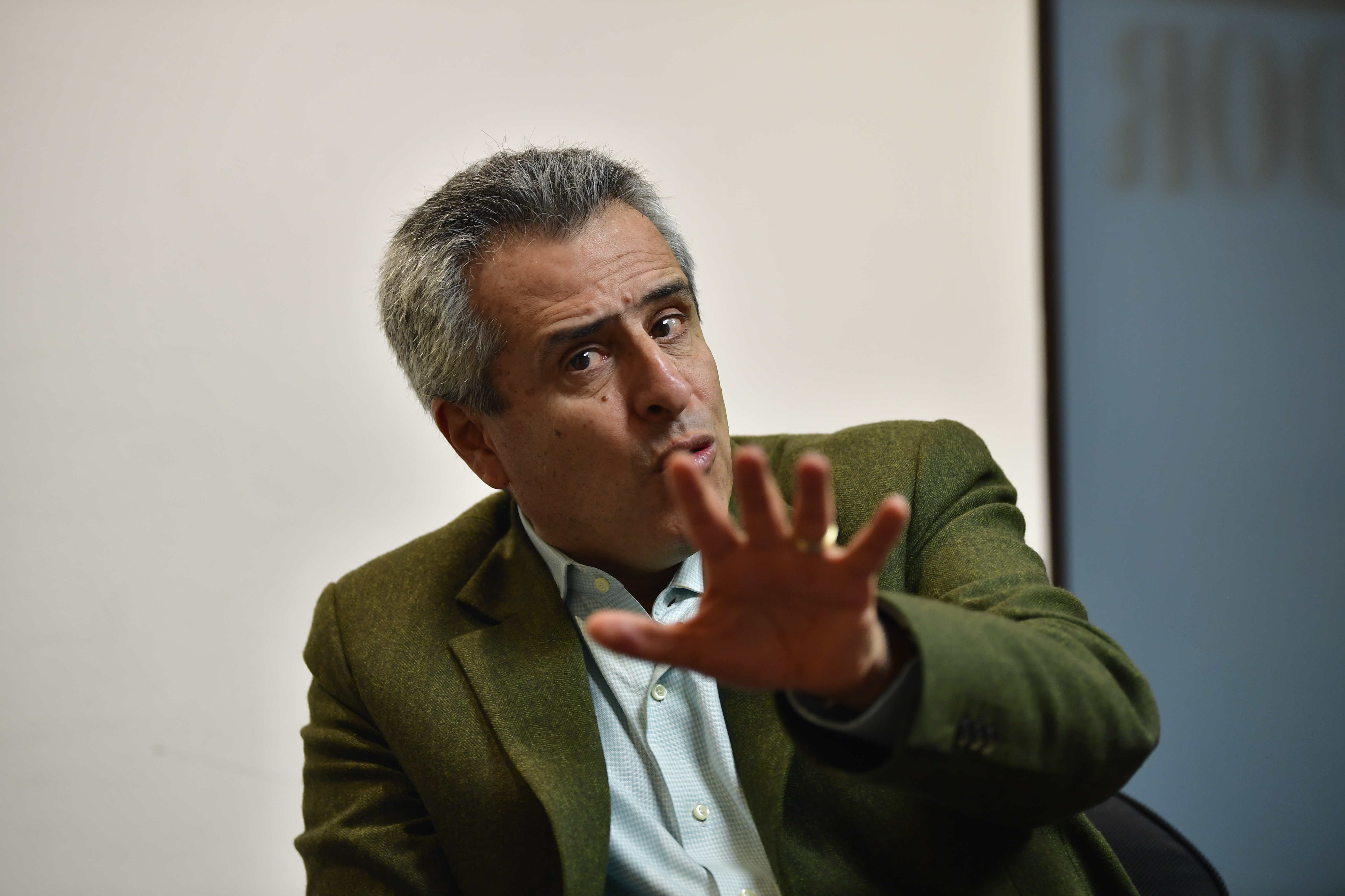 Ministro del Interior durante entrevista para El Espectador