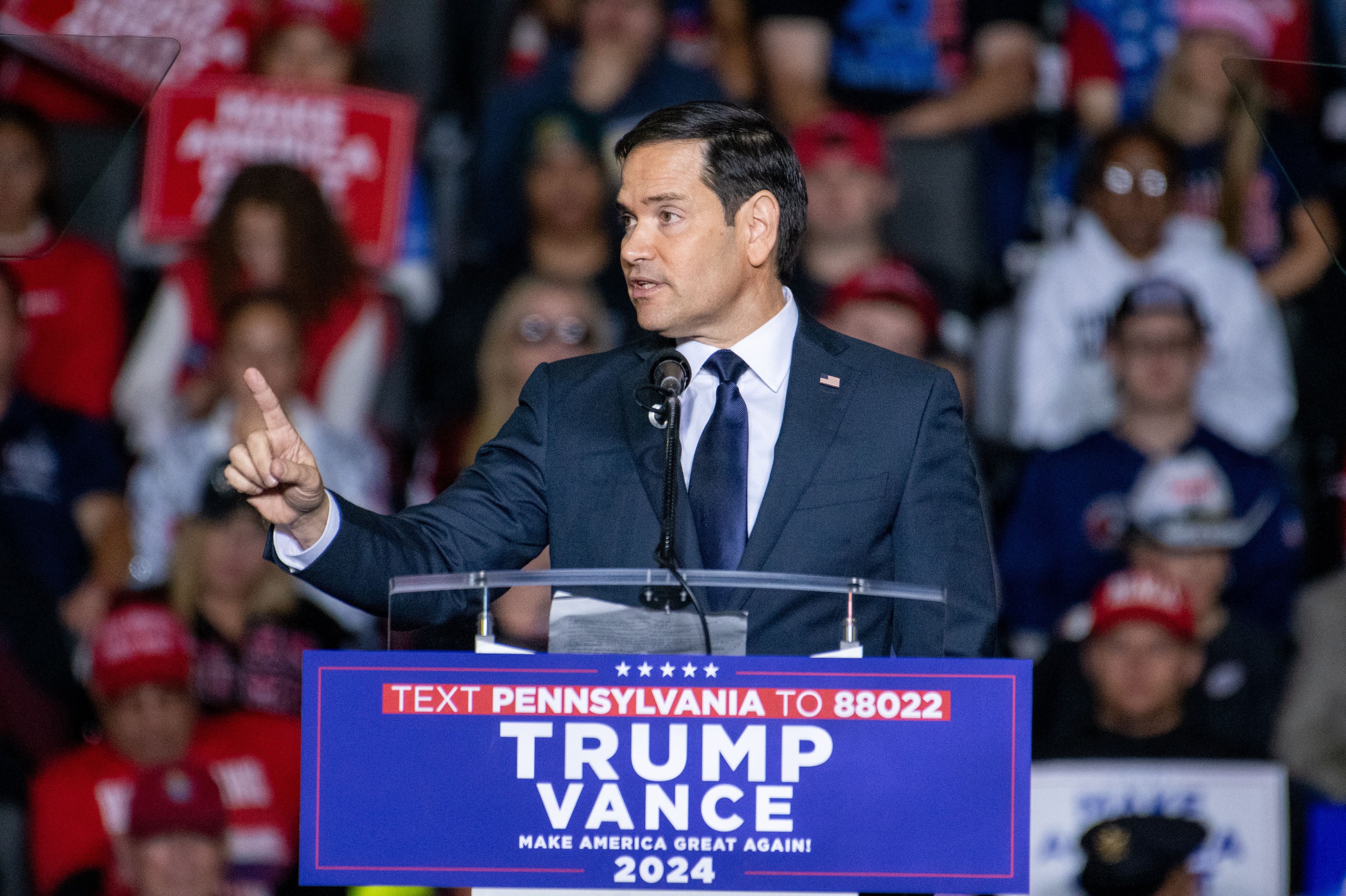 Marco Rubio, a salvar vidas políticas nacionales