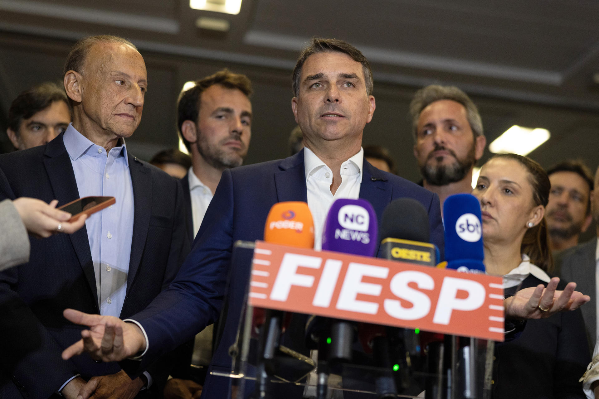 Al estilo Bukele: candidato Flávio Bolsonaro promete 500.000 plazas carcelarias en Brasil
