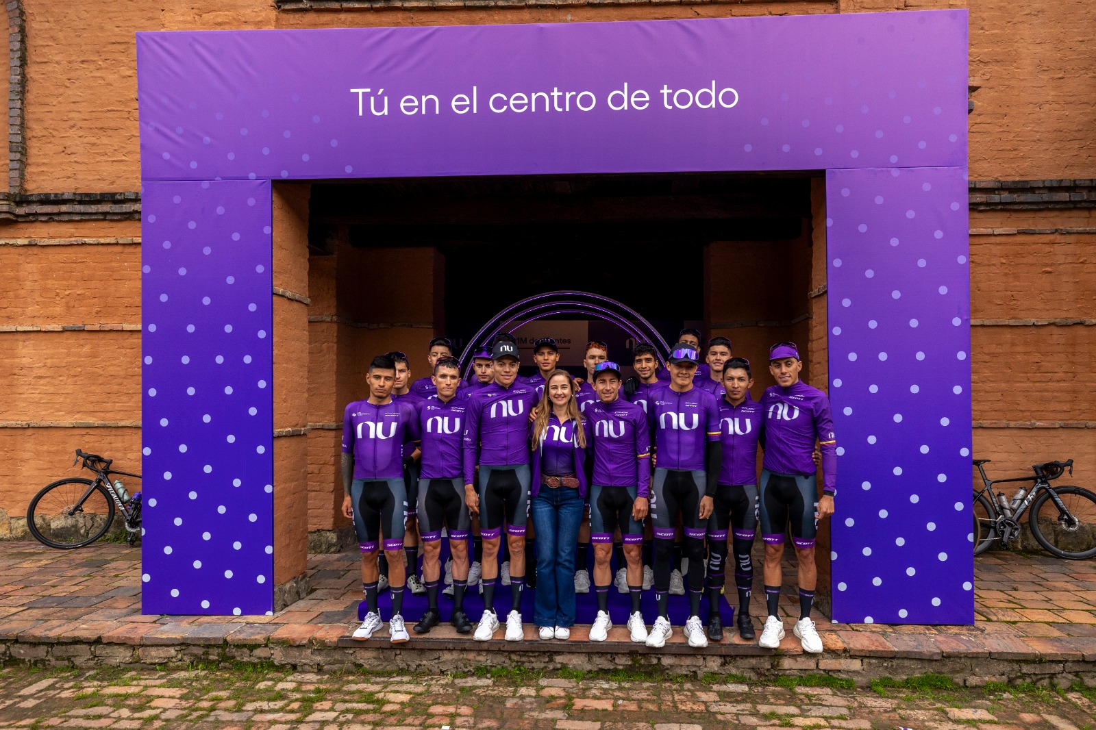 La
celebración, así mismo, fue el momento para presentar la nómina del equipo que los
representará en la Vuelta Colombia 2024