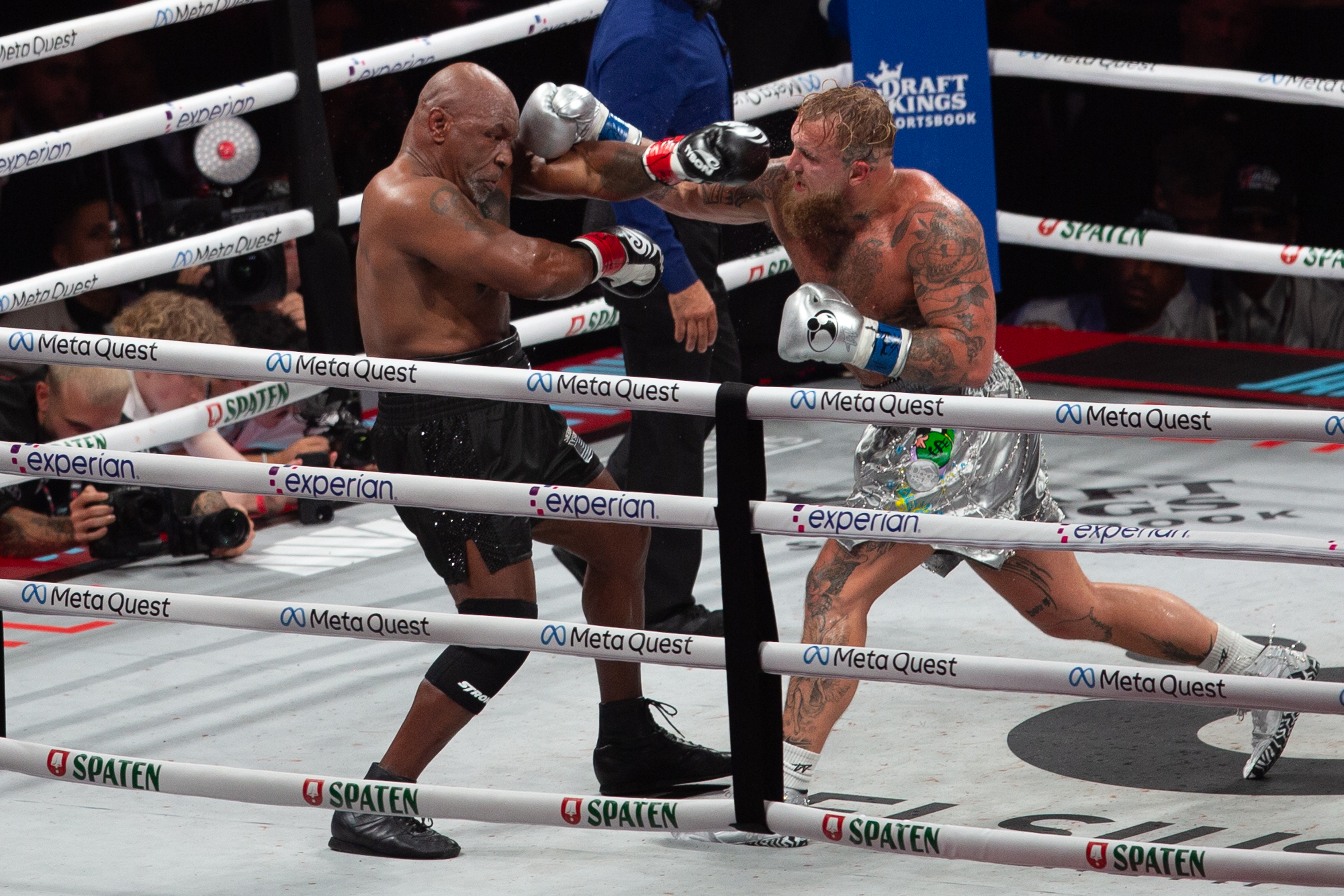 ¡Cifras absurdas! ¿Cuánto dinero ganaron Jake Paul y Mike Tyson por su pelea?