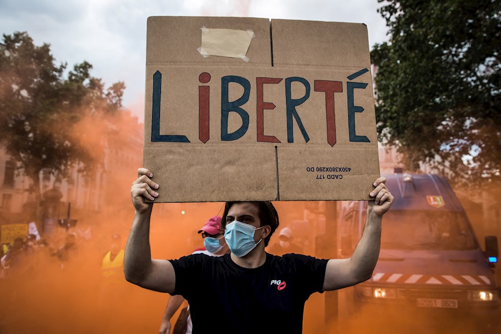 En imágenes: las impresionantes protestas contra el pasaporte sanitario en Francia