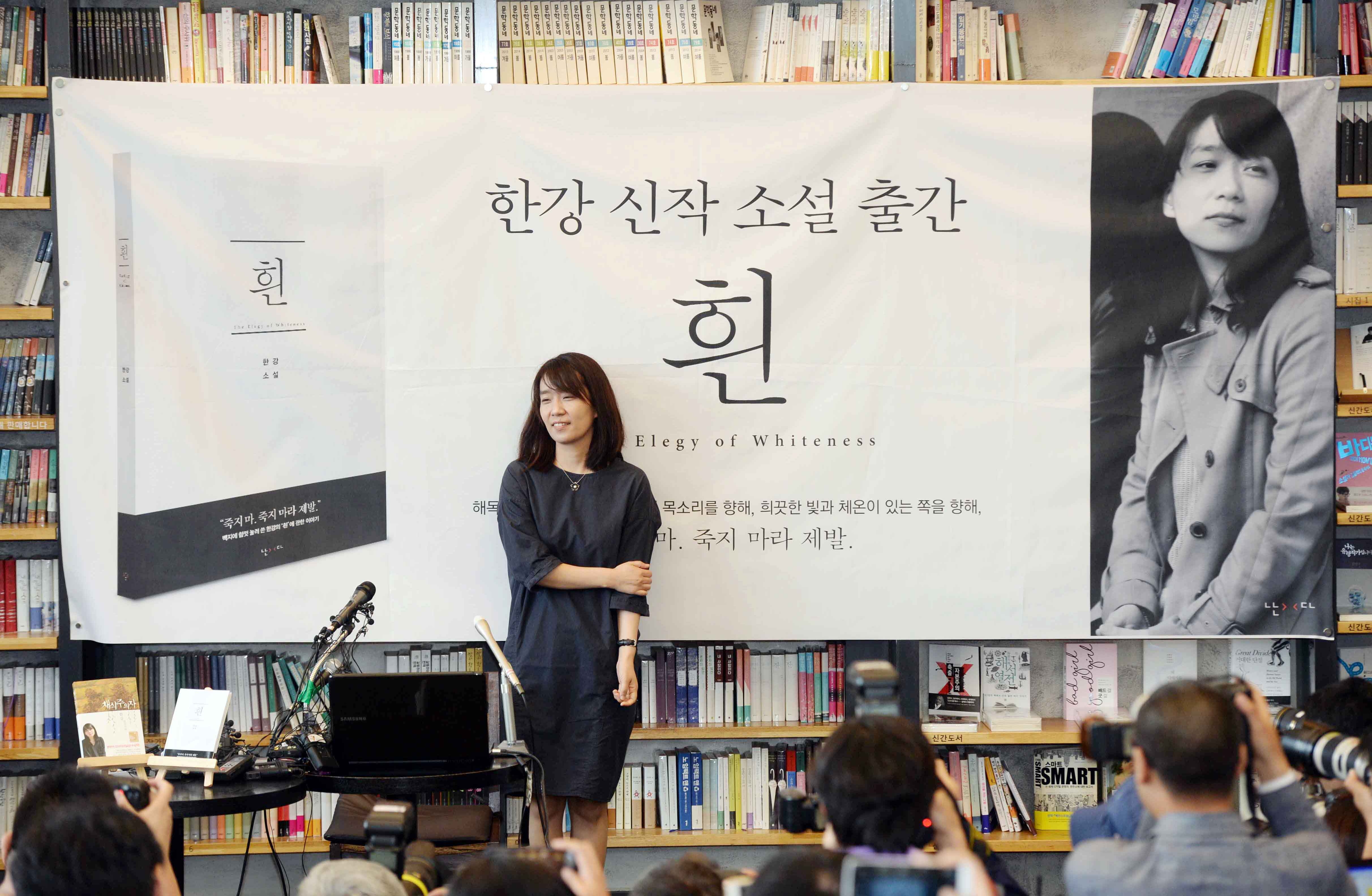Seoul (Korea, Republic Of), 15/05/2016.- A handout photo made available by the Kukminilbo/Kukinews shows, South Korean writer Han Kang posing for a photograph during a celebration of the publication of her new work 'The Elegy of Whiteness' and winning the Man Booker International Prize for her novel 'The Vegetarian', in Seoul, South Korea, 16 May 2016 (issued 11 October 2024). The Swedish Academy announced on 10 October that South Korean writer Han Kang is the winner of the 2024 Nobel Prize in Literature. (Corea del Sur, Seúl) EFE/EPA/Kukminilbo/Kukinews / HANDOUTS HANDOUT
HANDOUT EDITORIAL USE ONLY/NO SALES