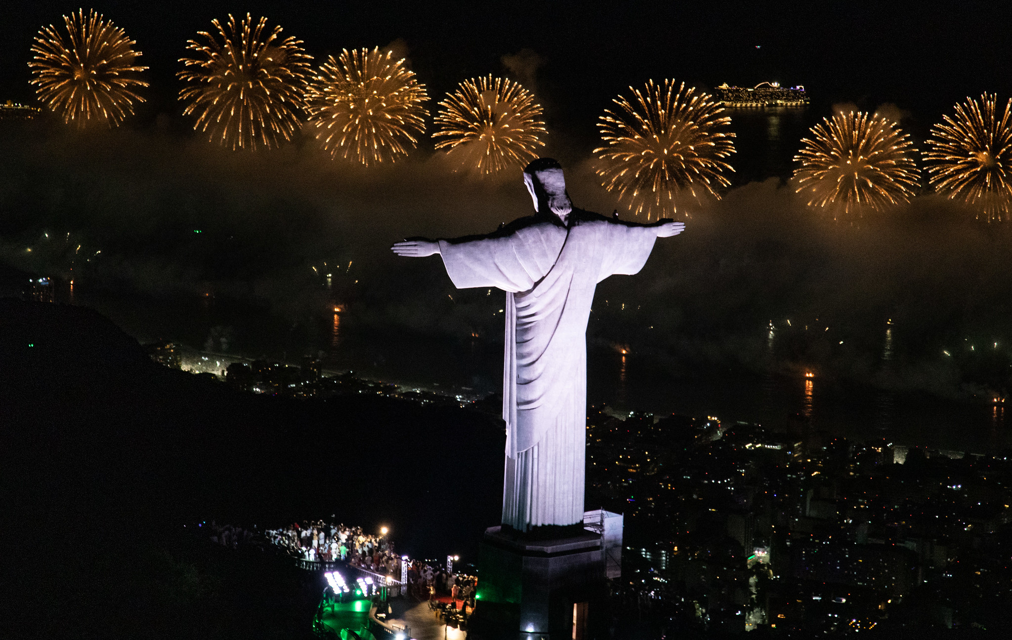 Uno de los mayores atractivos de la Nochevieja en Río de Janeiro es el espectáculo de fuegos artificiales.