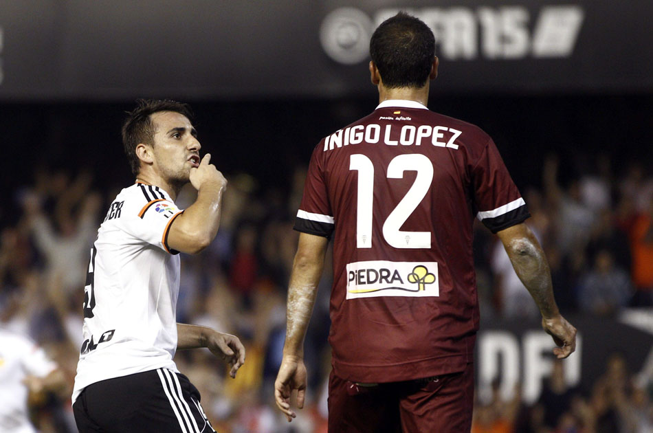 Valencia ganó y le quitó el liderato de la Liga a Barcelona