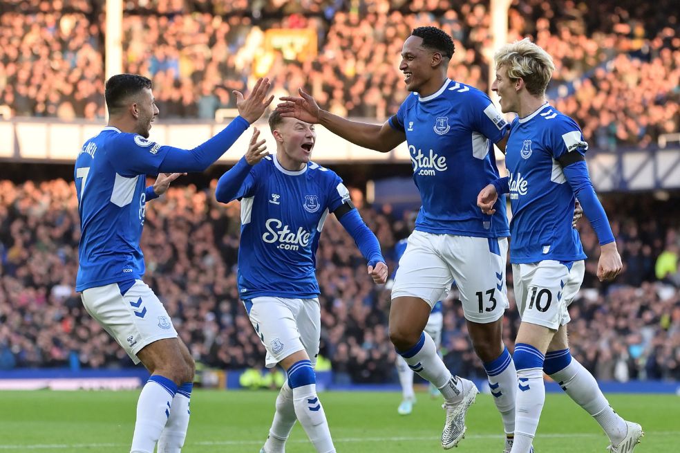 Yerry Mina volvió con gol en la derrota de Everton frente a Wolves