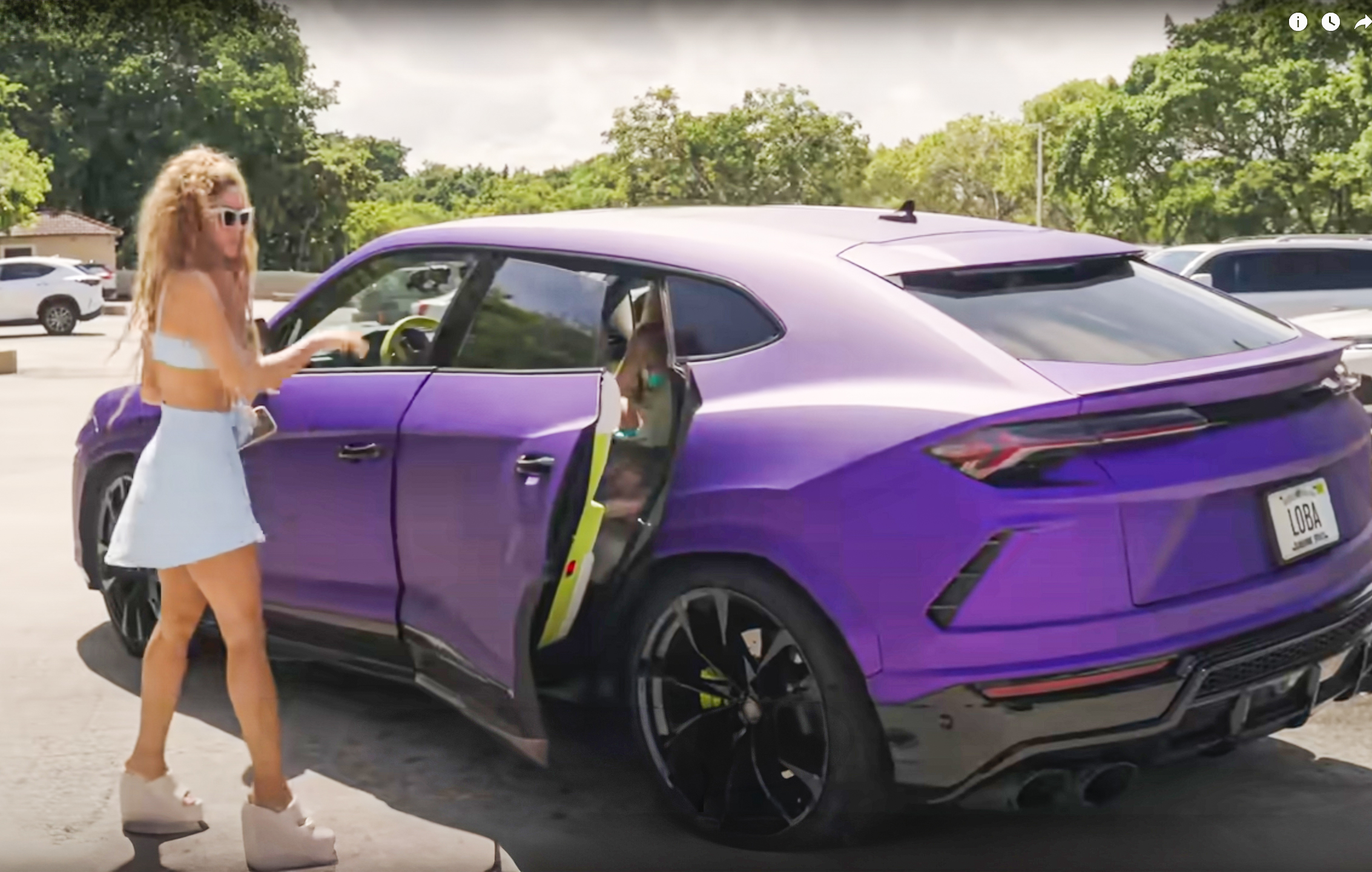 Shakira regalará el Lamborghini Urus que diseñó a fan ¿cuánto vale el lujoso auto?