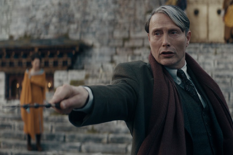Mads Mikkelsen asume la varita de un poderoso mago