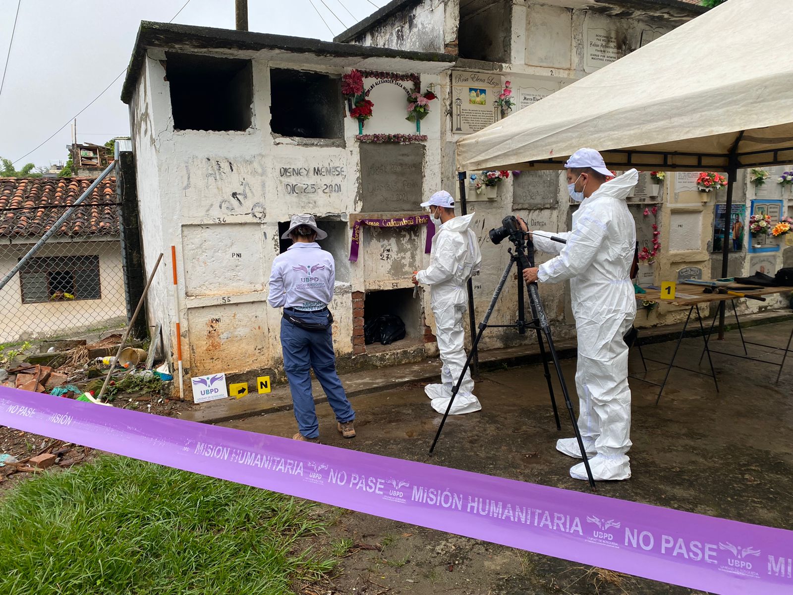 Proceso de identificación de cuerpos en cementerio de Patía (Cauca).