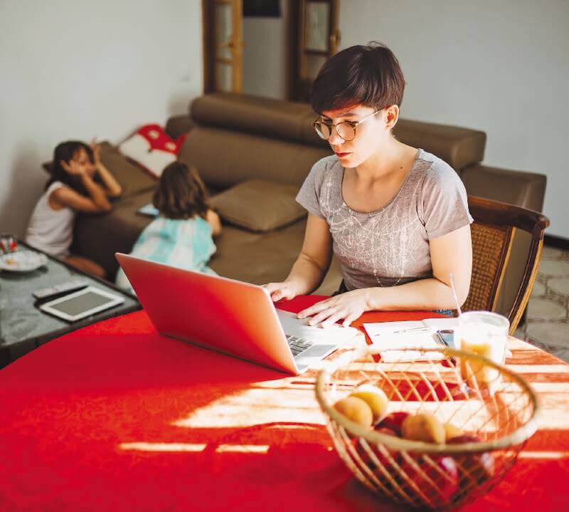 Horarios y reglas: así evita el fracaso del teletrabajo y los roles del hogar