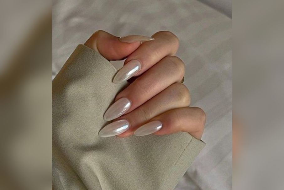 Uñas almendradas para utilizar en abril de 2024
