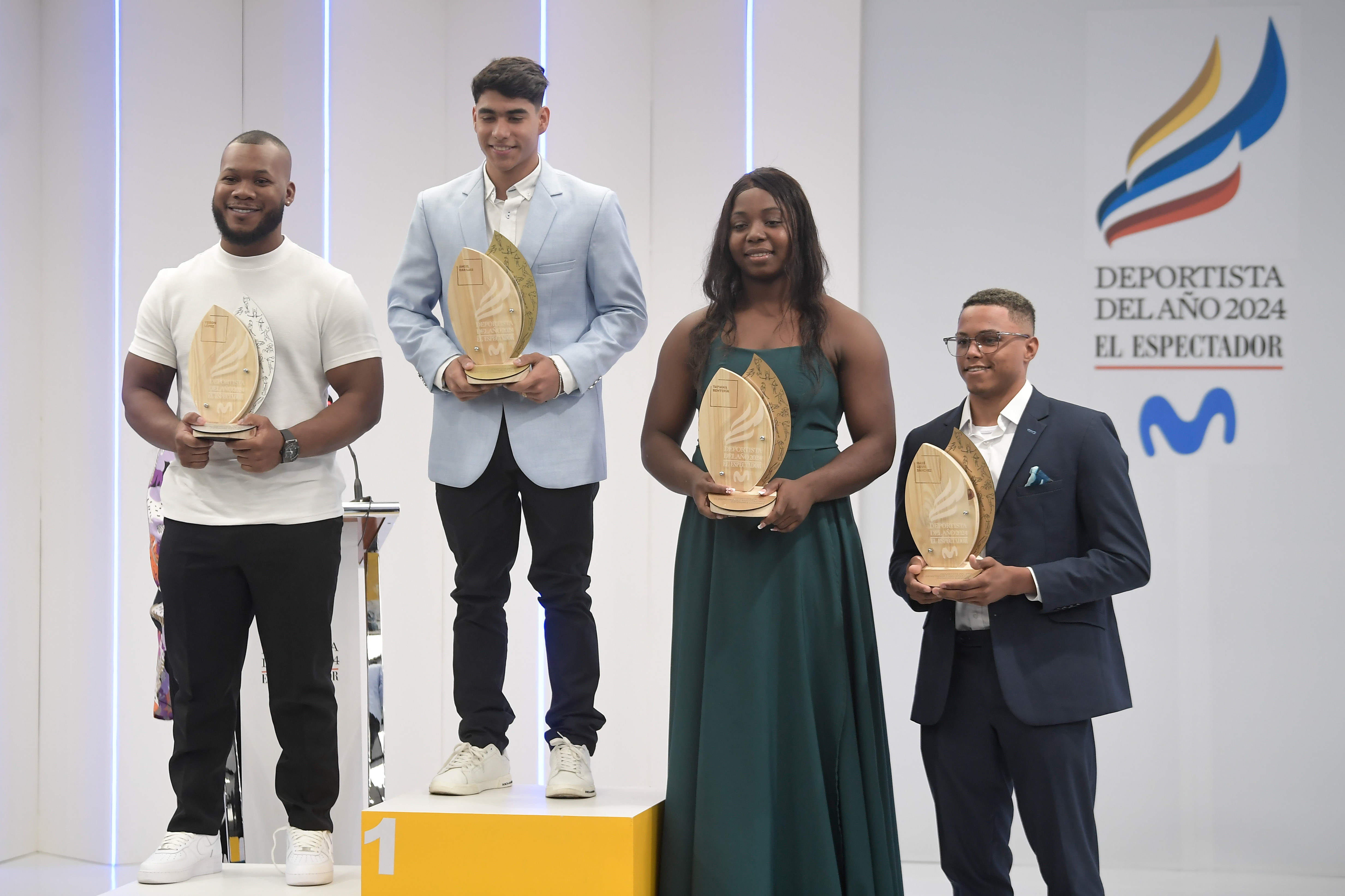 Ángel Barajas, medallista de plata en gimnasia en los Juegos Olímpicos de París 2024. Yeison López, medallista de plata en levantamiento de pesas en los Juegos Olímpicos de París 2024. Mari Leivis Sánchez, medallista de plata en levantamiento de pesas, y Tatiana Rentería, medallista de bronce en lucha en los Juegos Olímpicos de París 2024. Ceremonia del Deportista del Año 2024