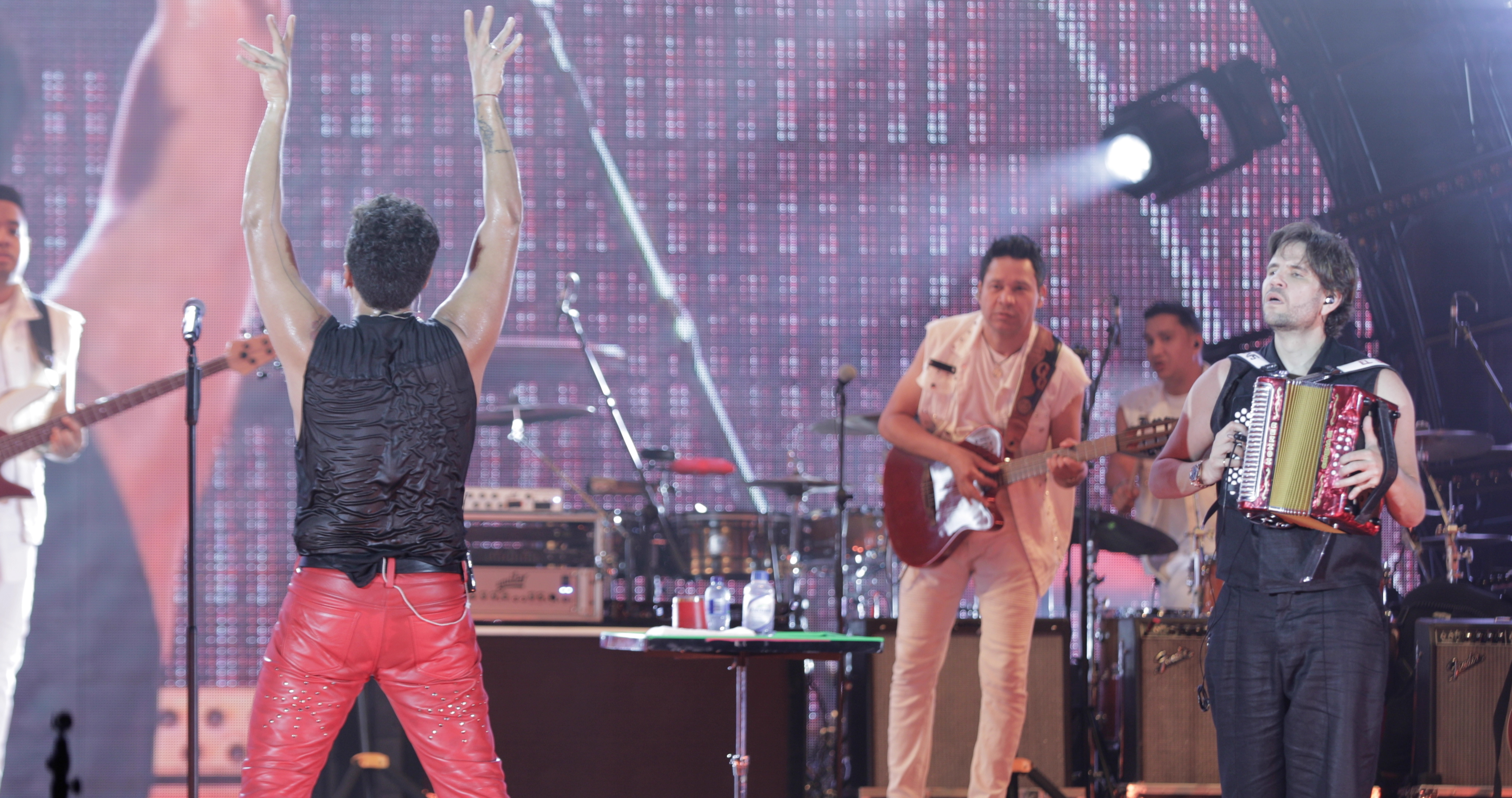 Concierto Silvestre Dangon y Juancho de la Espriella festival silvestrista