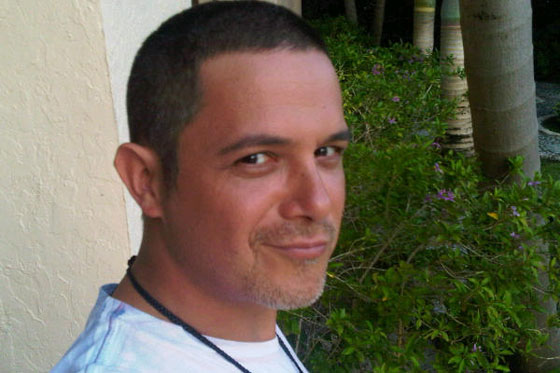 Alejandro Sanz cumple su promesa de raparse