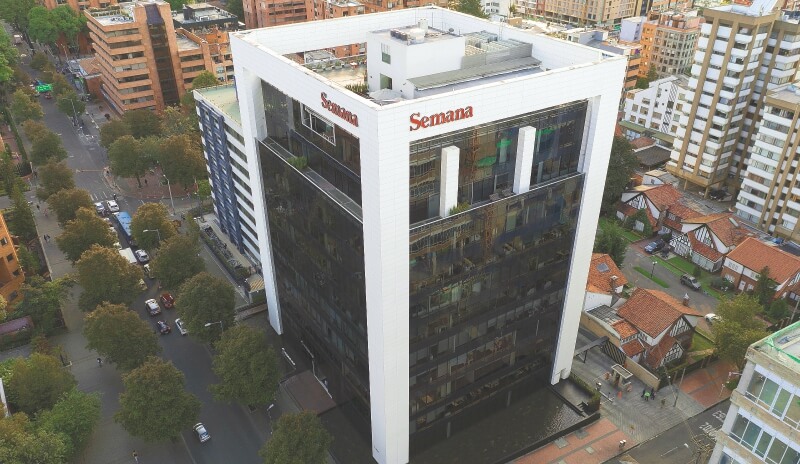 “El que diga que no siente miedo,  tiene huevo”: periodistas de Semana