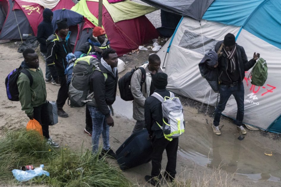 Francia desmantela el campo de refugiados más grande de Europa