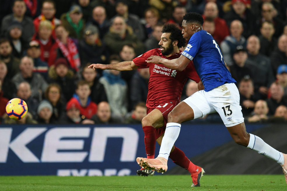 Yerry Mina no pudo evitar la caída del Everton ante el Liverpool
