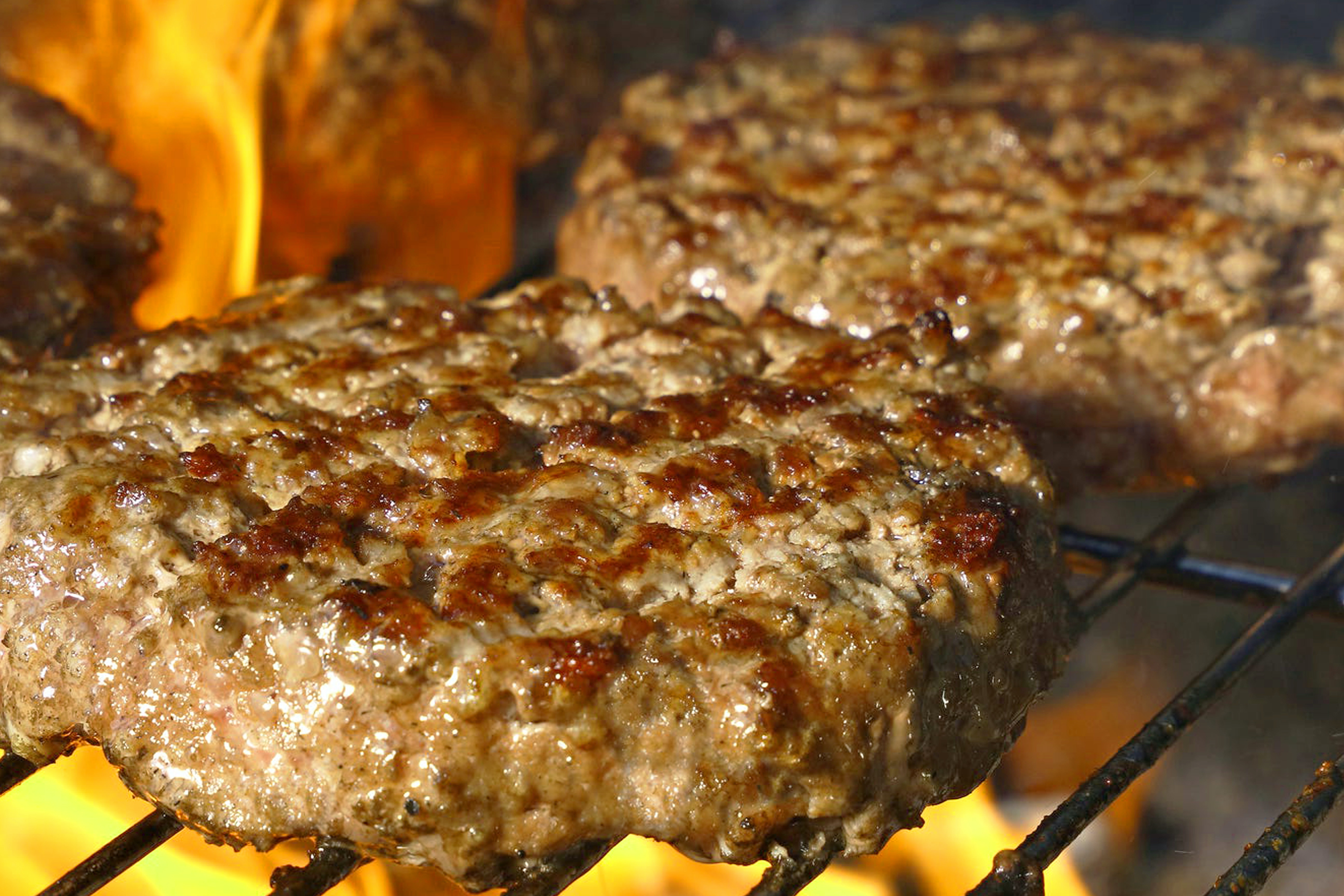 Receta: ¿Cómo preparar carne para hamburguesa artesanal, jugosa y deliciosa?