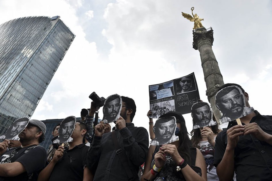 Duelo por masacre en México
