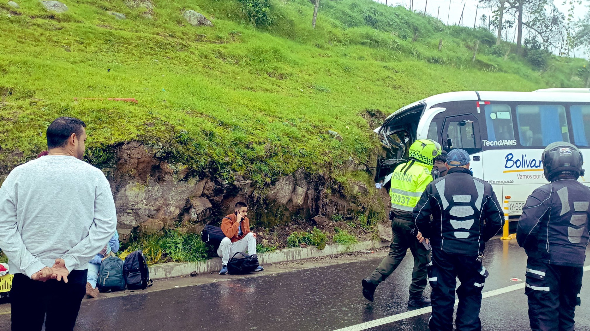 Grave accidente en la vía Girardot-Bogotá dejó una mujer fallecida y 10 heridos
