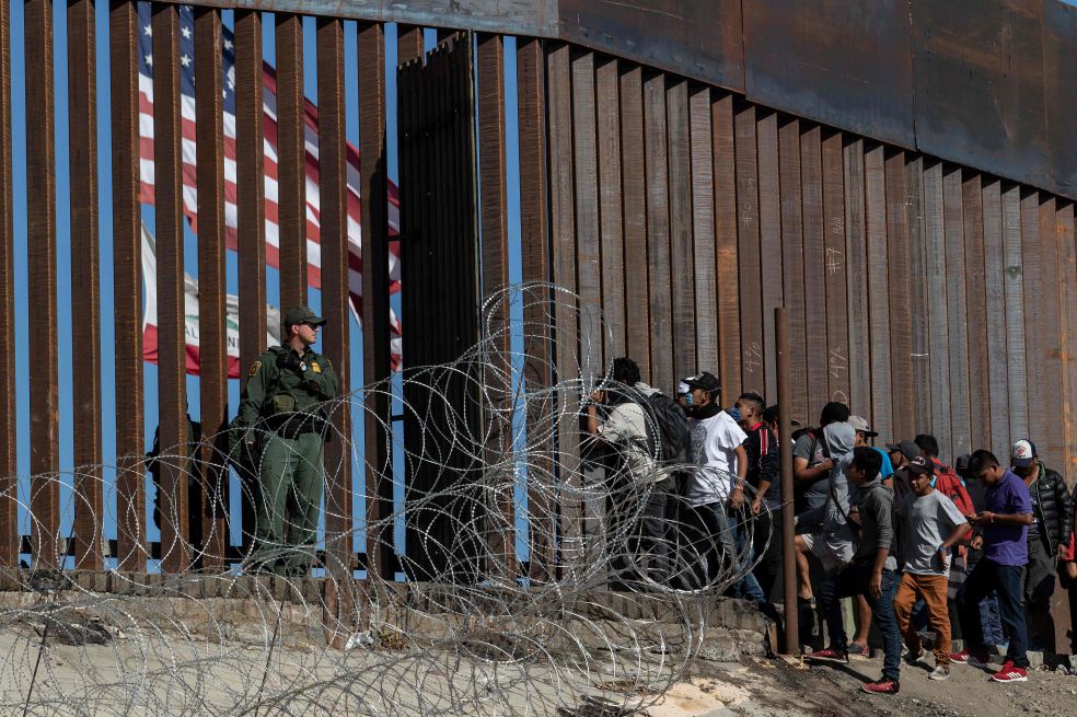 La caravana calienta la frontera con EE.UU.
