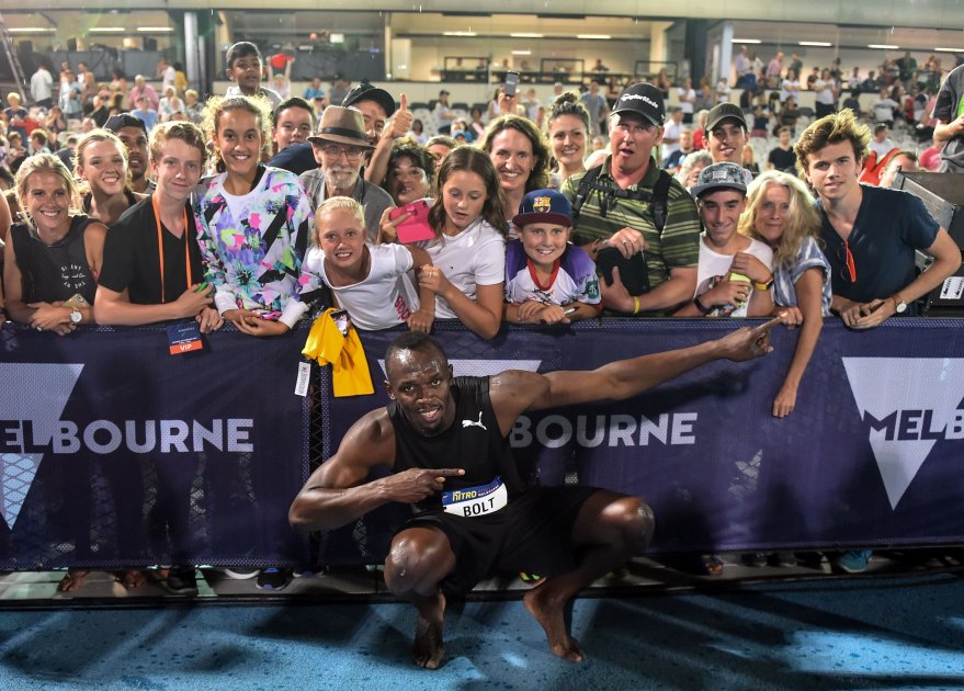 Usain Bolt celebra su triunfo en Australia. AFP