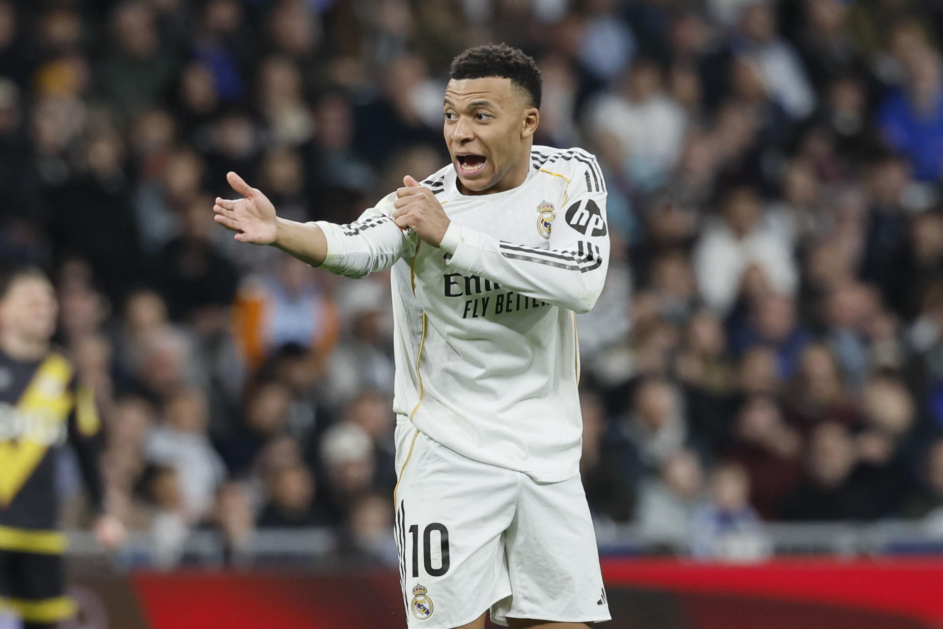 MADRID, 01/02/2026.- El delantero del Real Madrid Kylian Mbappé durante el partido de LaLiga que enfrenta al Real Madrid y al Rayo Vallecano, este domingo, en el Santiago Bernabéu. EFE/ Ballesteros

