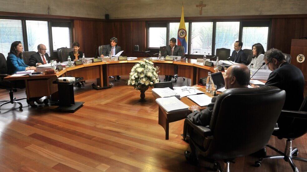 ¿Magistrados de la Corte Constitucional sin visa?
