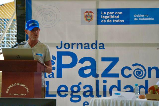 No hacer política con la vida de los excombatientes, pidió Emilio Archila