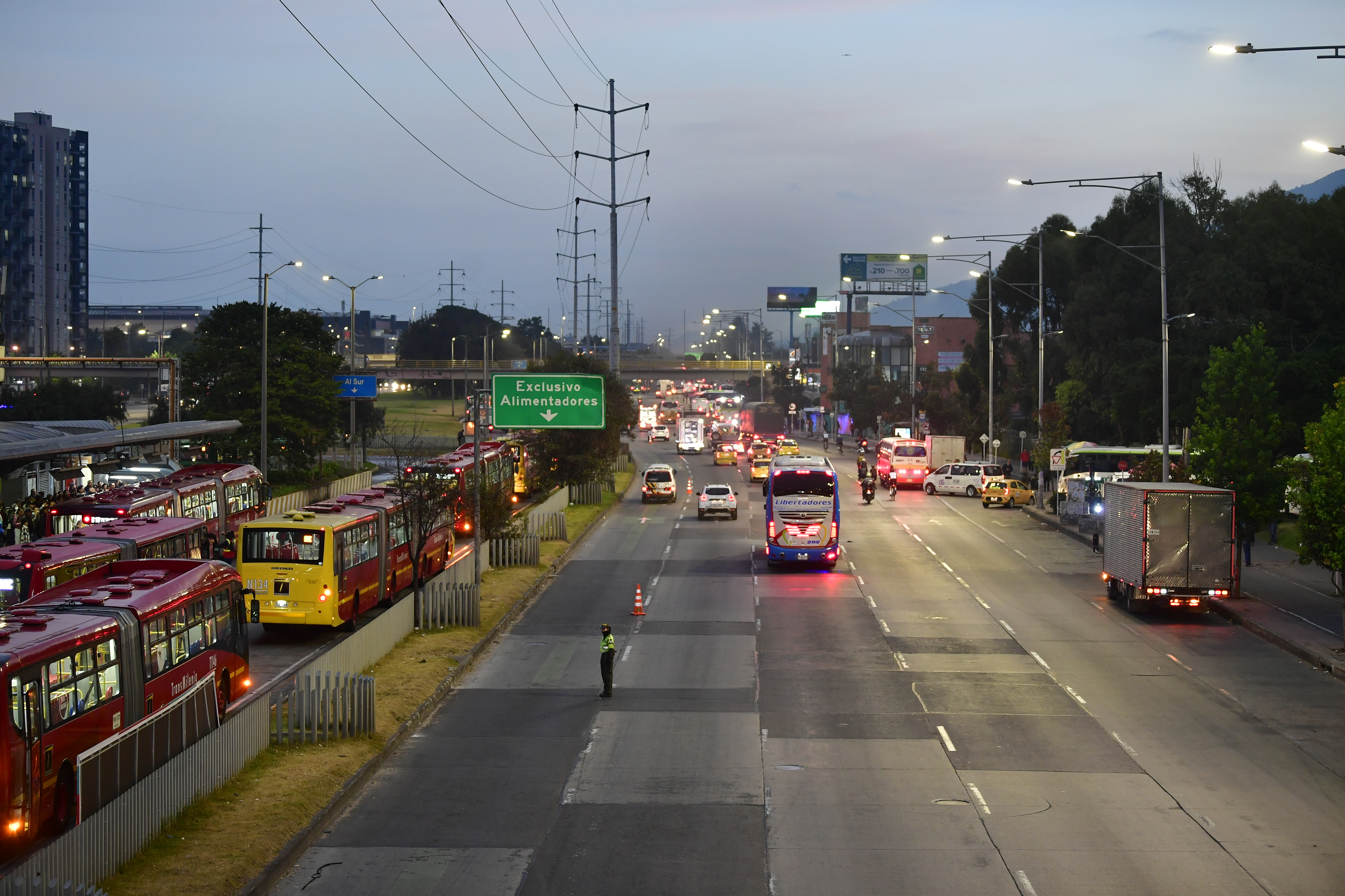 Hora y media después de abrir, Transmilenio reportó la validación de 179.607 pasajes en el componente troncal y más de 290.369 en el zonal.