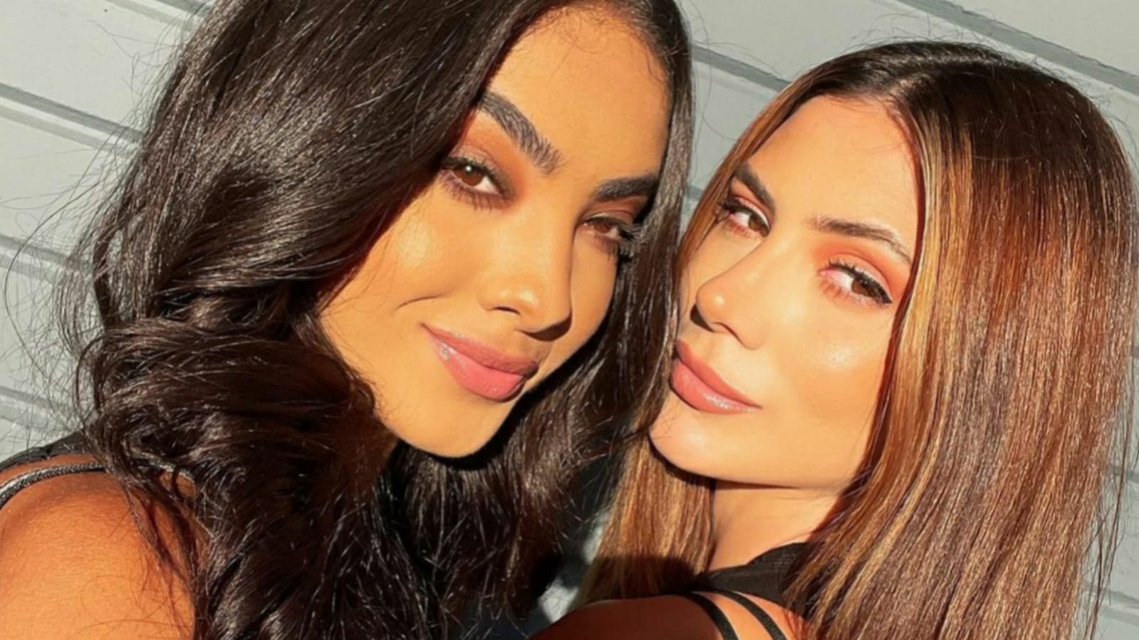 Exreinas de belleza se casaron en boda íntima, luego de ‘pelear’ por la corona