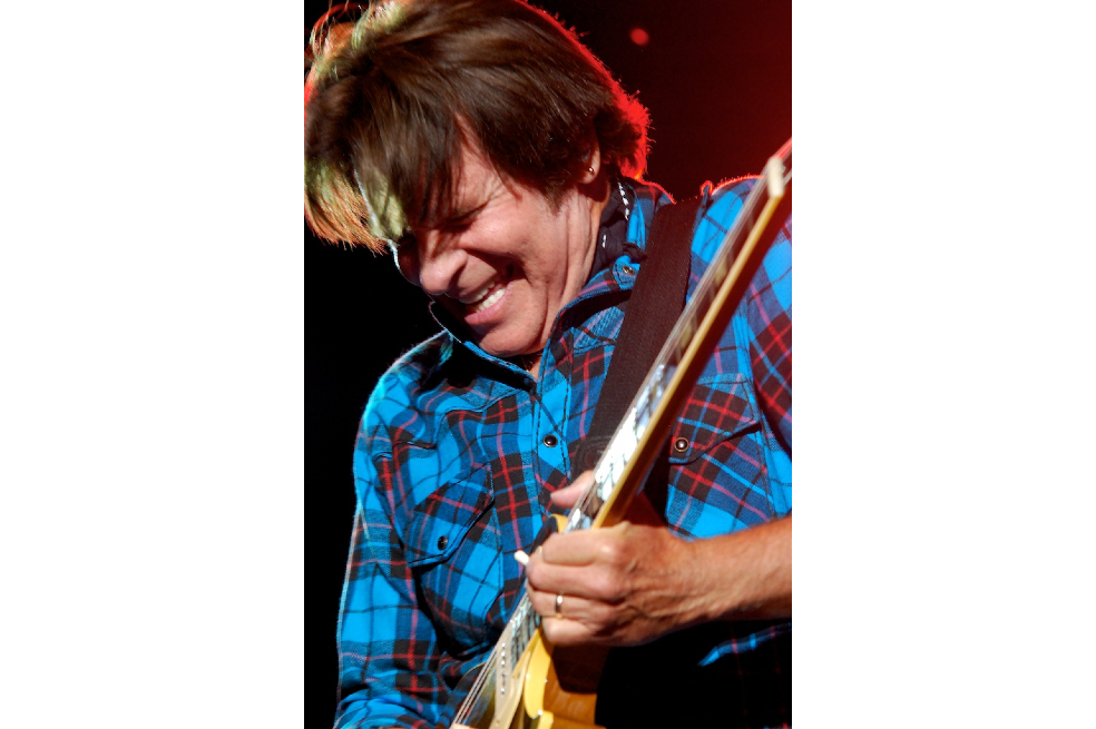 John Fogerty despide a Donald Trump con el góspel de “Weeping in the Promised Land”