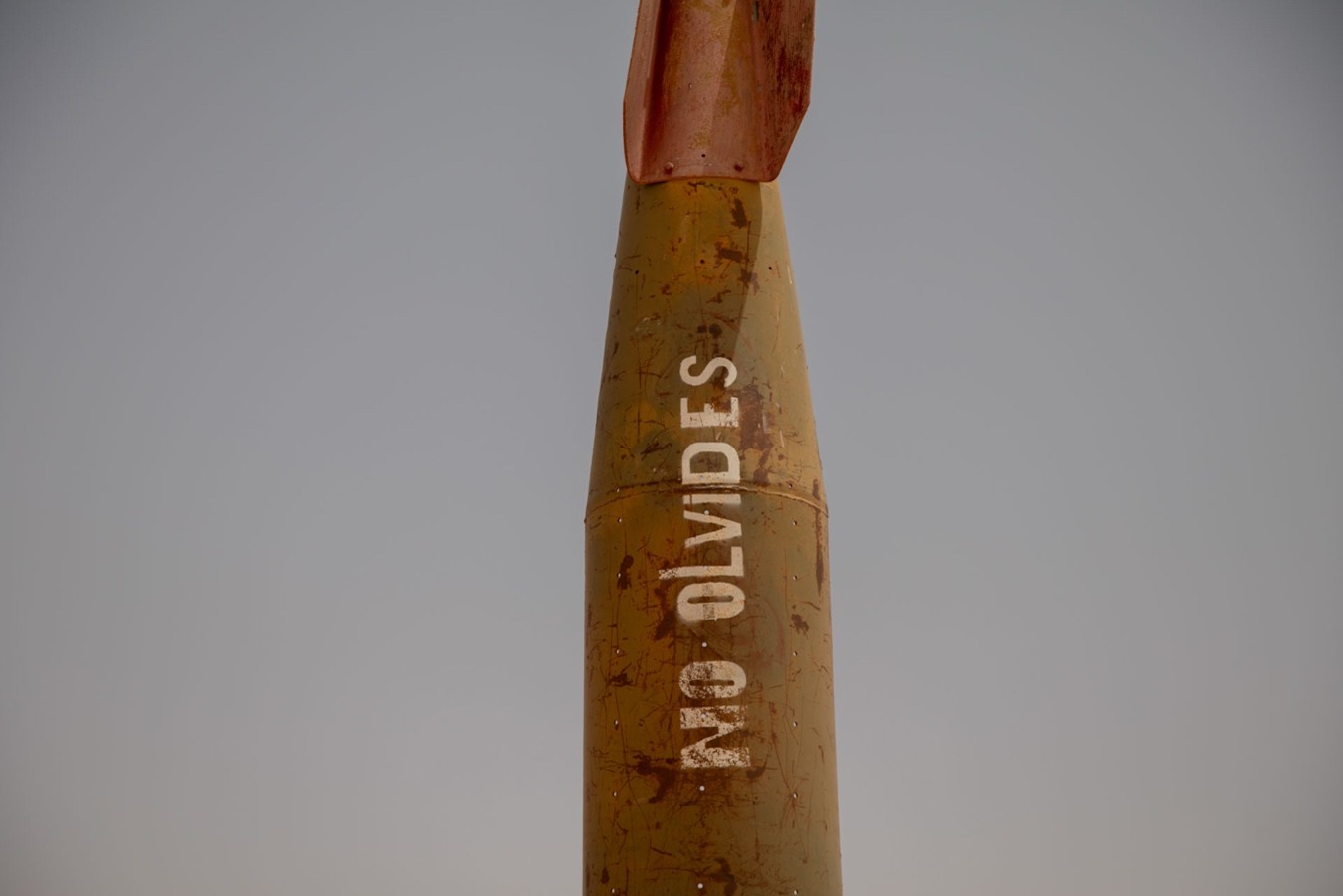 Un misil lanzado por Marruecos fue convertido en monumento en Rabuni, capital administrativa de los campamentos. Campamentos de refugiados saharauis, Tinduf, Argelia.