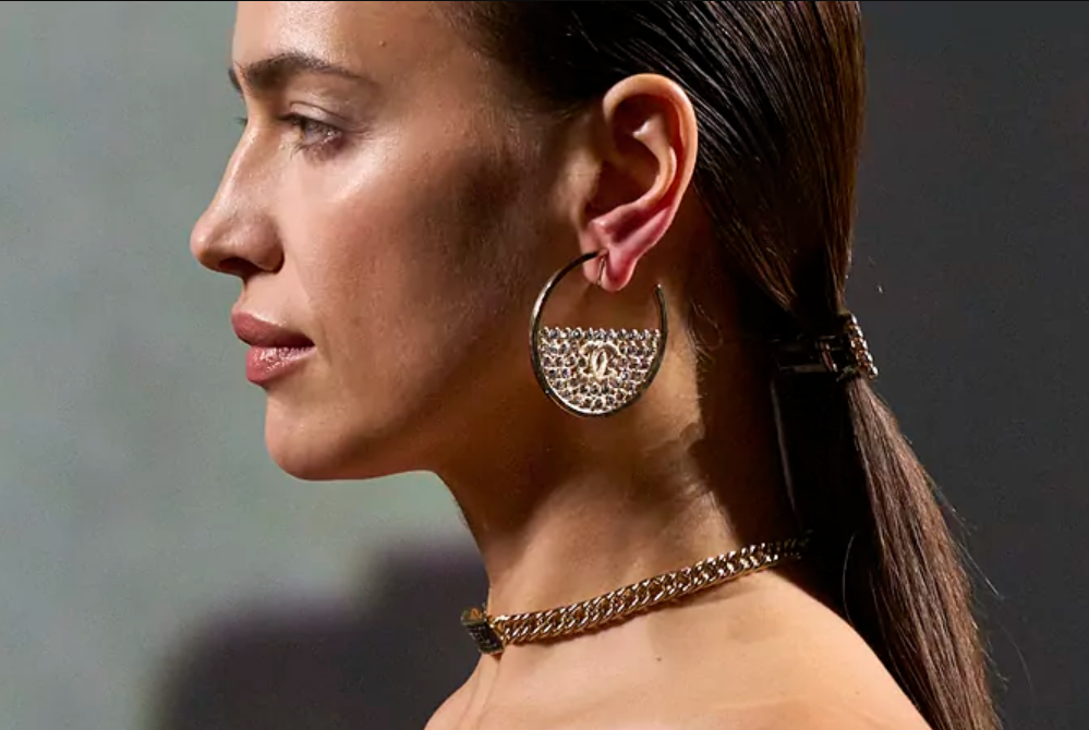 Chanel impone una nueva cola de caballo suelta en la Semana de la Moda en París