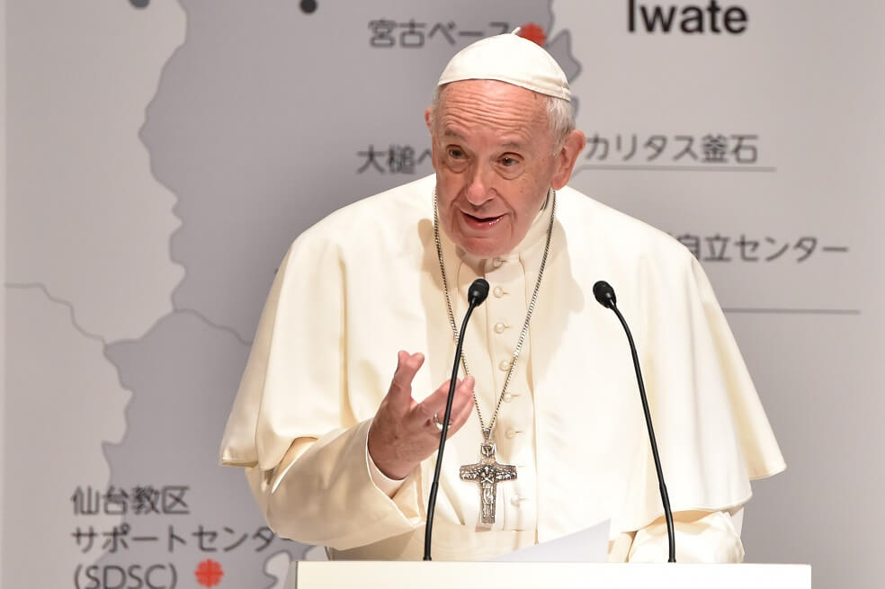 El papa advierte en Japón que la energía nuclear "preocupa"