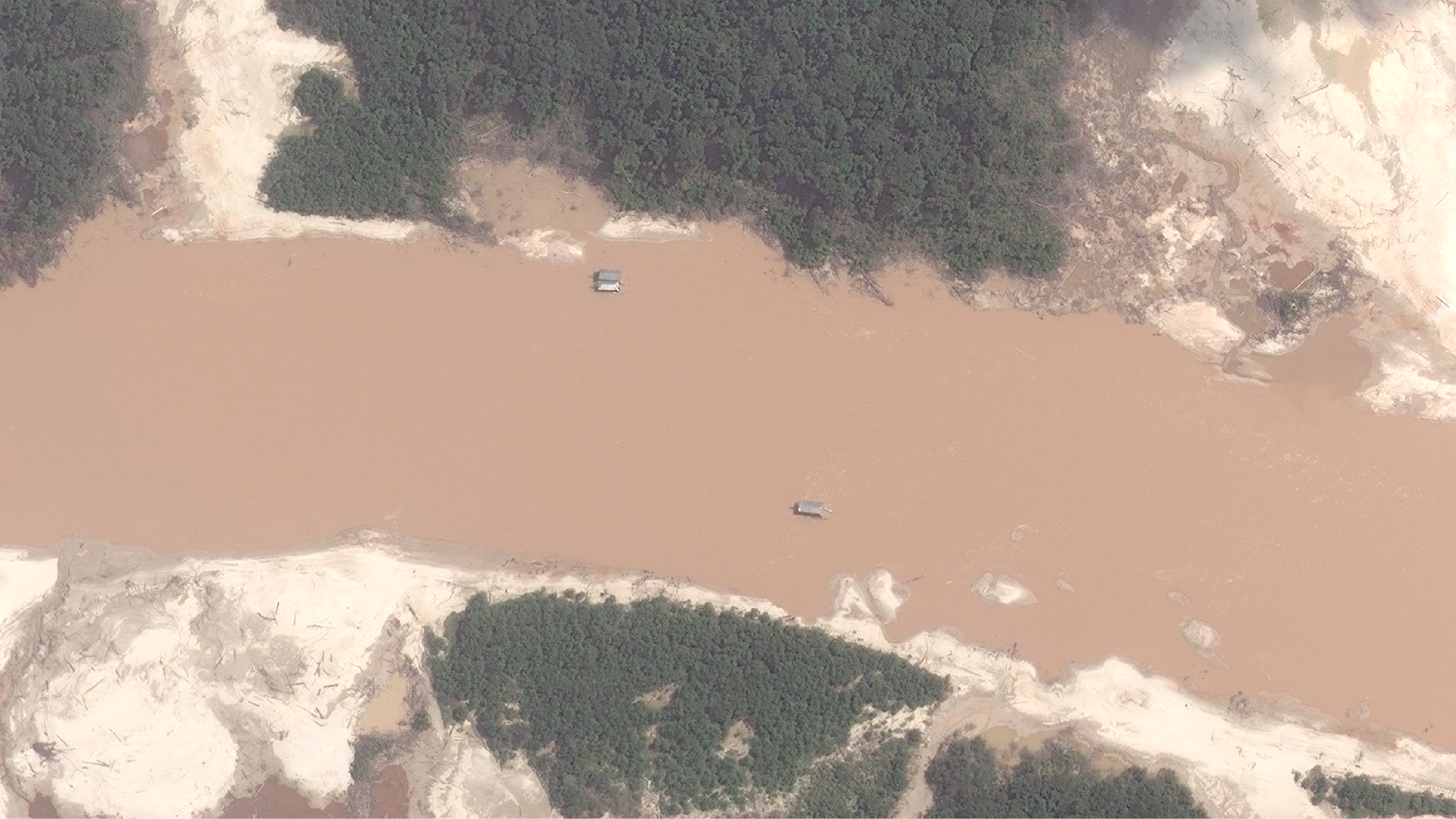 En el río Puré las balsas y dragones mineros han aumentado en más del 1.000 % desde 2020.