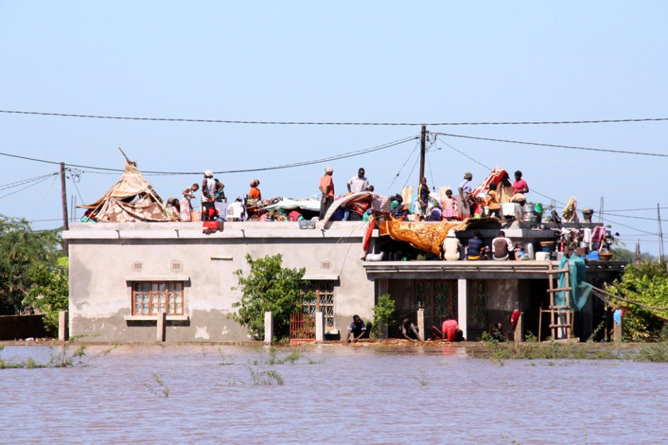 Asciende número de muertos por inundaciones en Mozambique