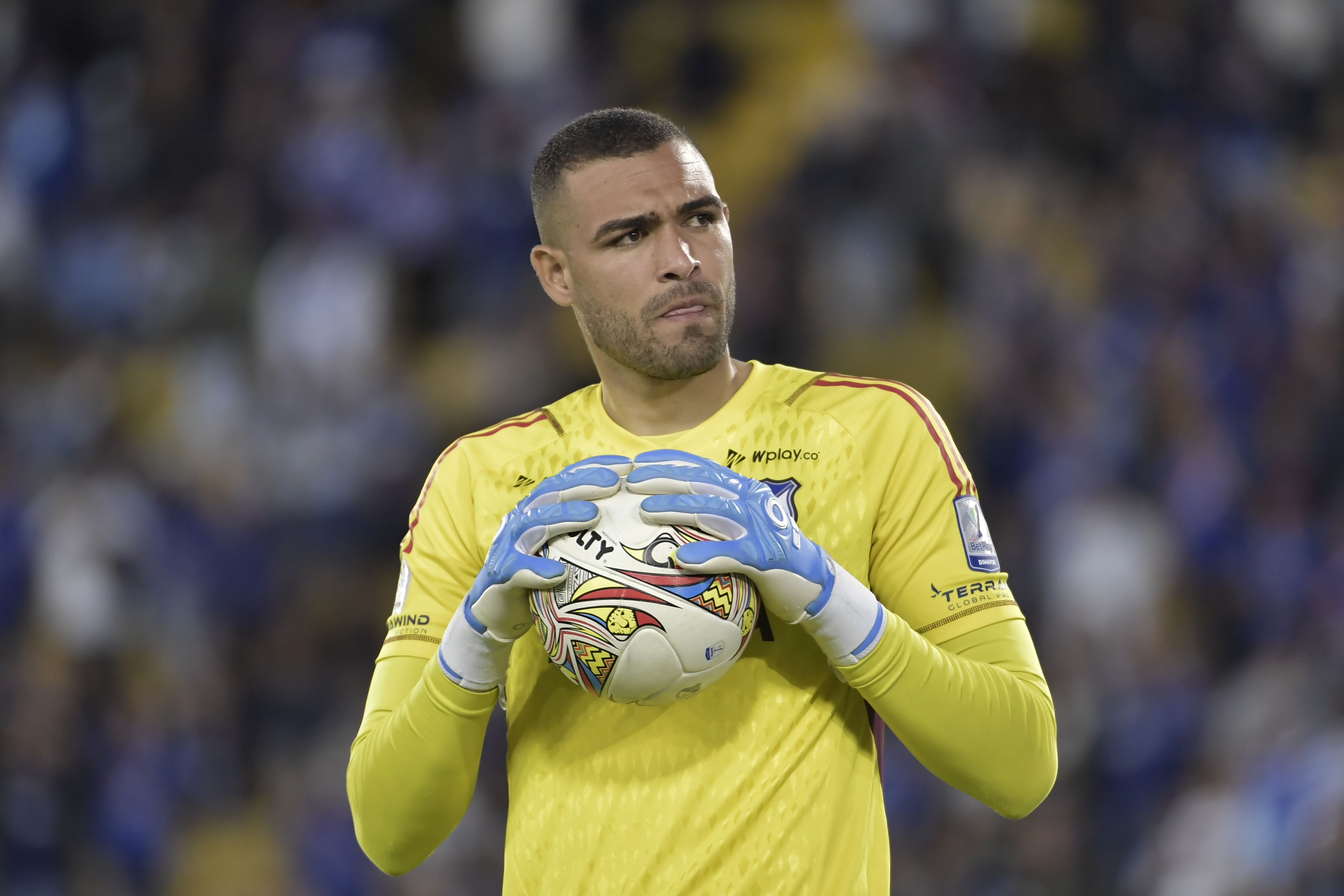 Jugador de Millonarios durante el compromiso de cuadrangulares ante el Junior de Barranquilla en el estadio El Campin de la capital
