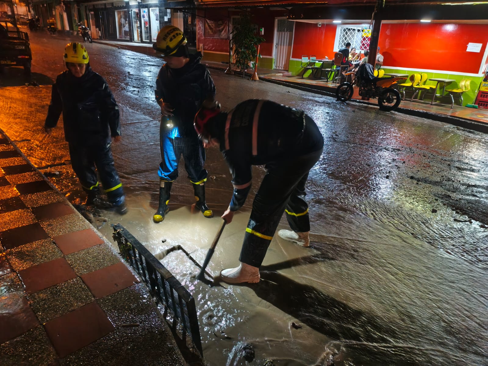 Inundaciones y emergencia vial por lluvias en Viotá, Cundinamarca