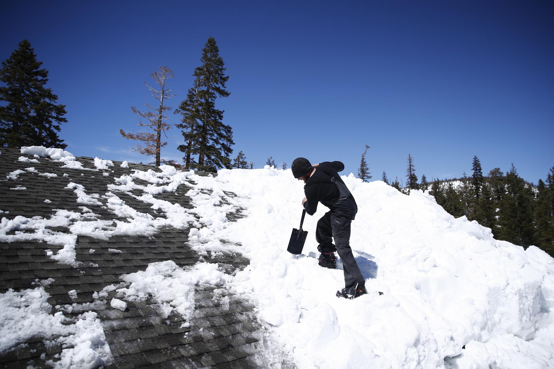Tormentas con lluvia y nieve azotan a una California ya bajo agua