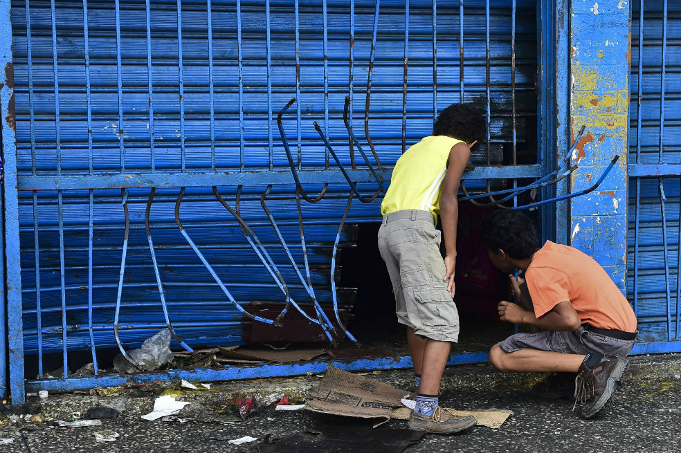Violencia recrudece en Venezuela con protestas y saqueos