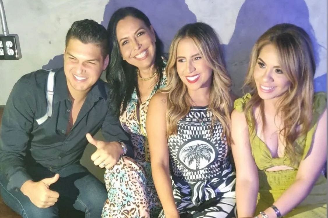 Elder Dayan Díaz, Rosa Elvira Díaz, Lilly Díaz y Kelly Elvira Díaz.