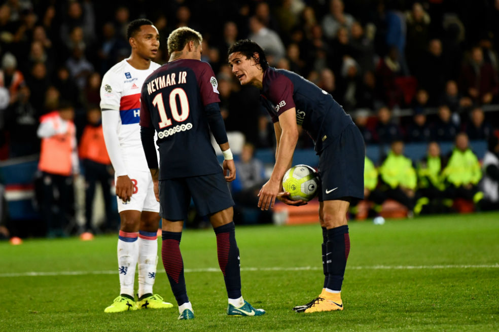 Guerra de egos en el PSG: Cavani se resiste a que Neymar tire los penaltis