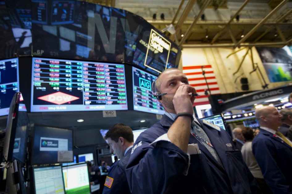 Bolsas cayeron ante temor de que crisis golpee a bancos