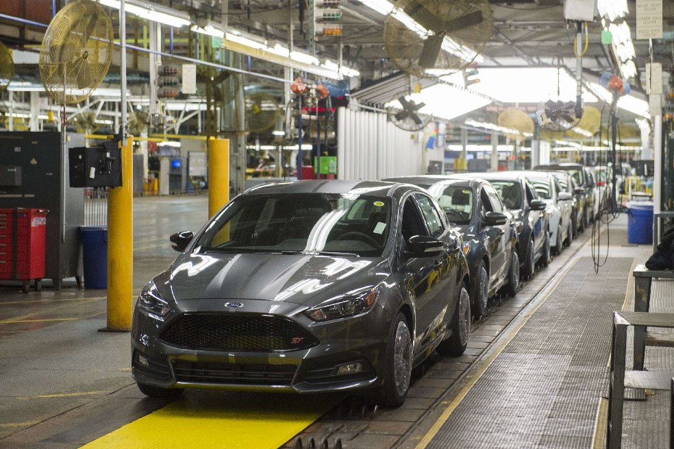Las ventas de automóviles caerían 4% en 2015