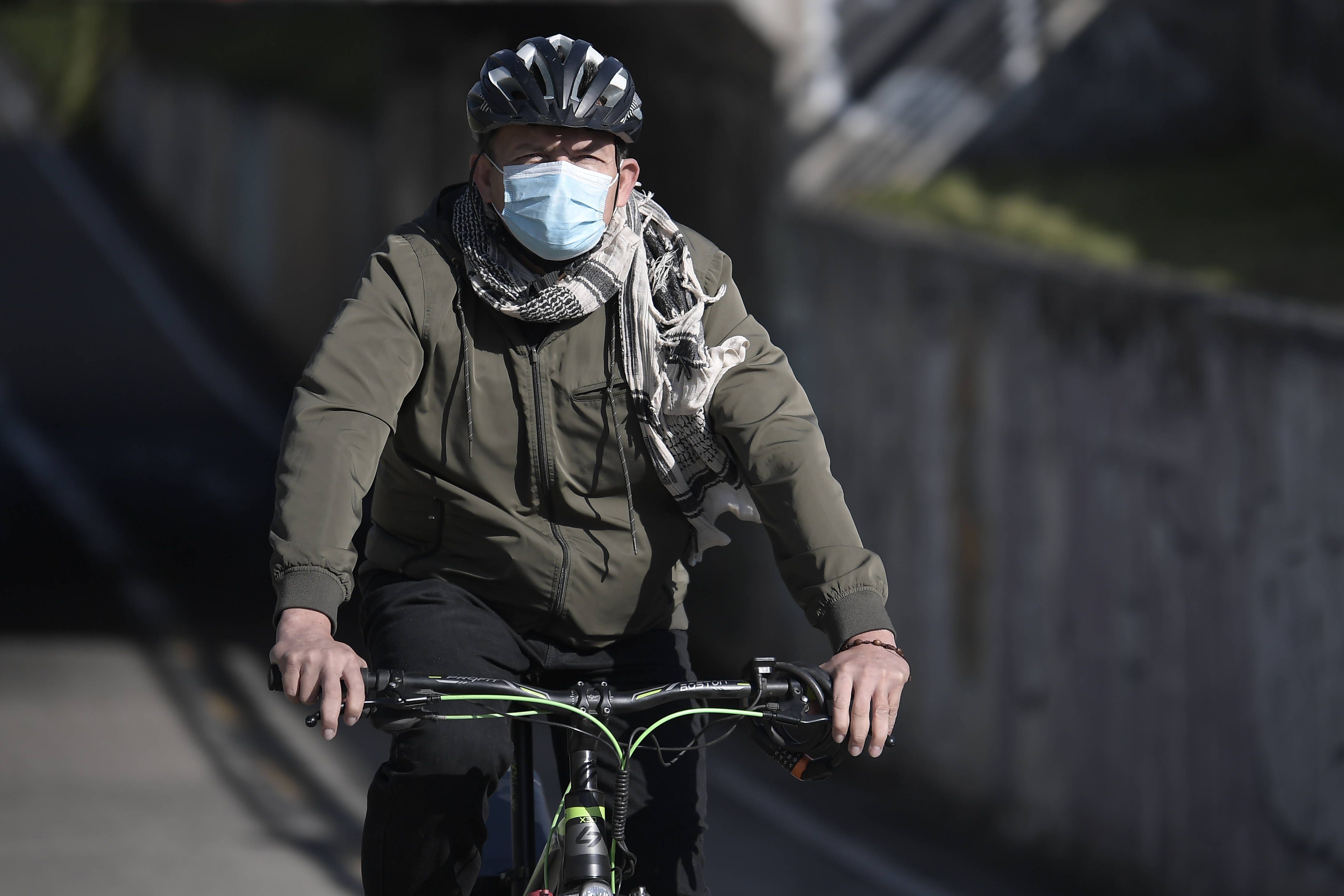 Bogotá sabe dónde está el problema, pero aún no logra limpiar el aire de los más afectados
