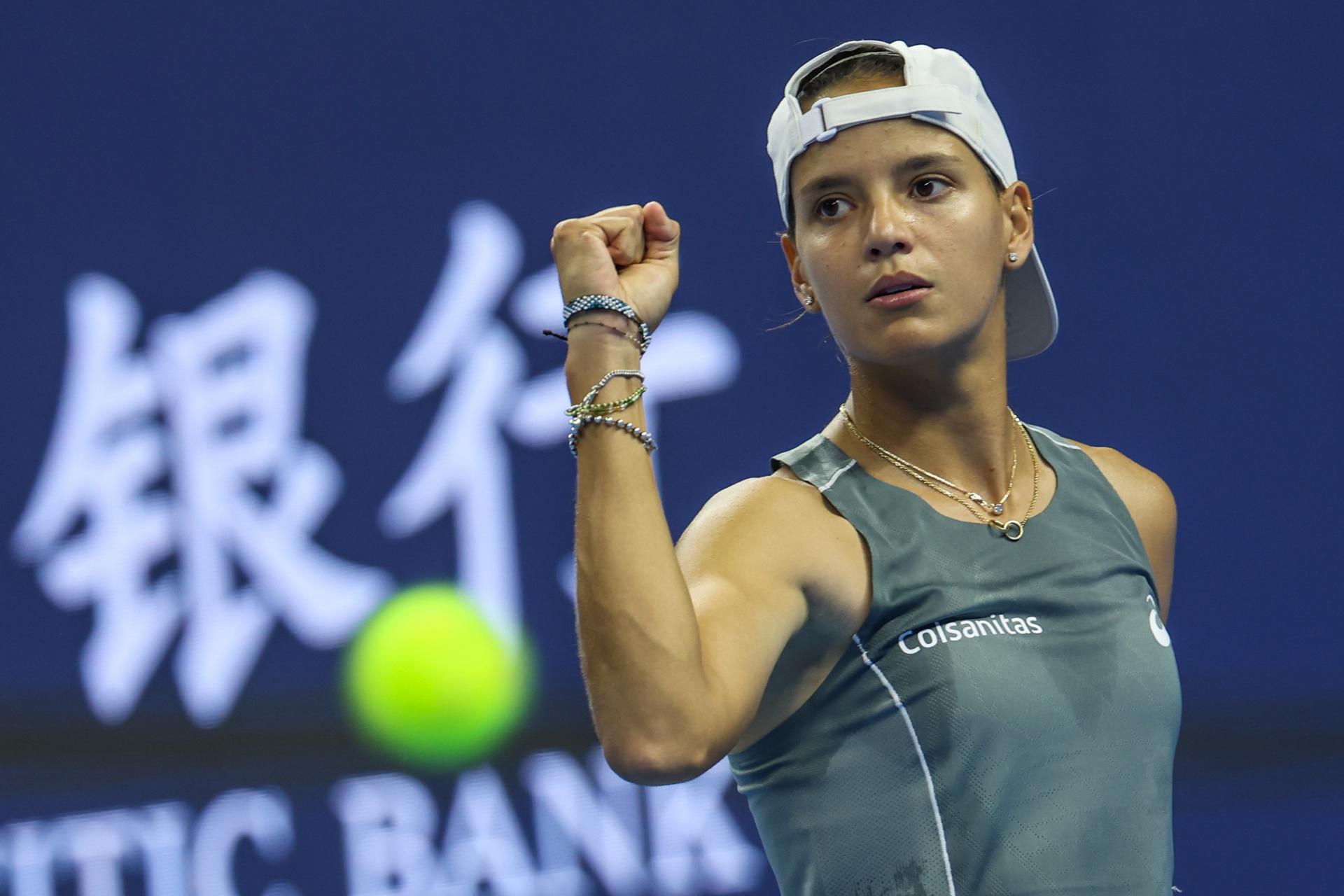 BEIJING (China), 27/09/2025.- Emiliana Arango of Colombia gestures during women's singles round of 64 match against Zheng Qinwen of China at the China Open tennis tournament in Beijing, China, 27 September 2025. (Tenis) EFE/EPA/WU HAO

