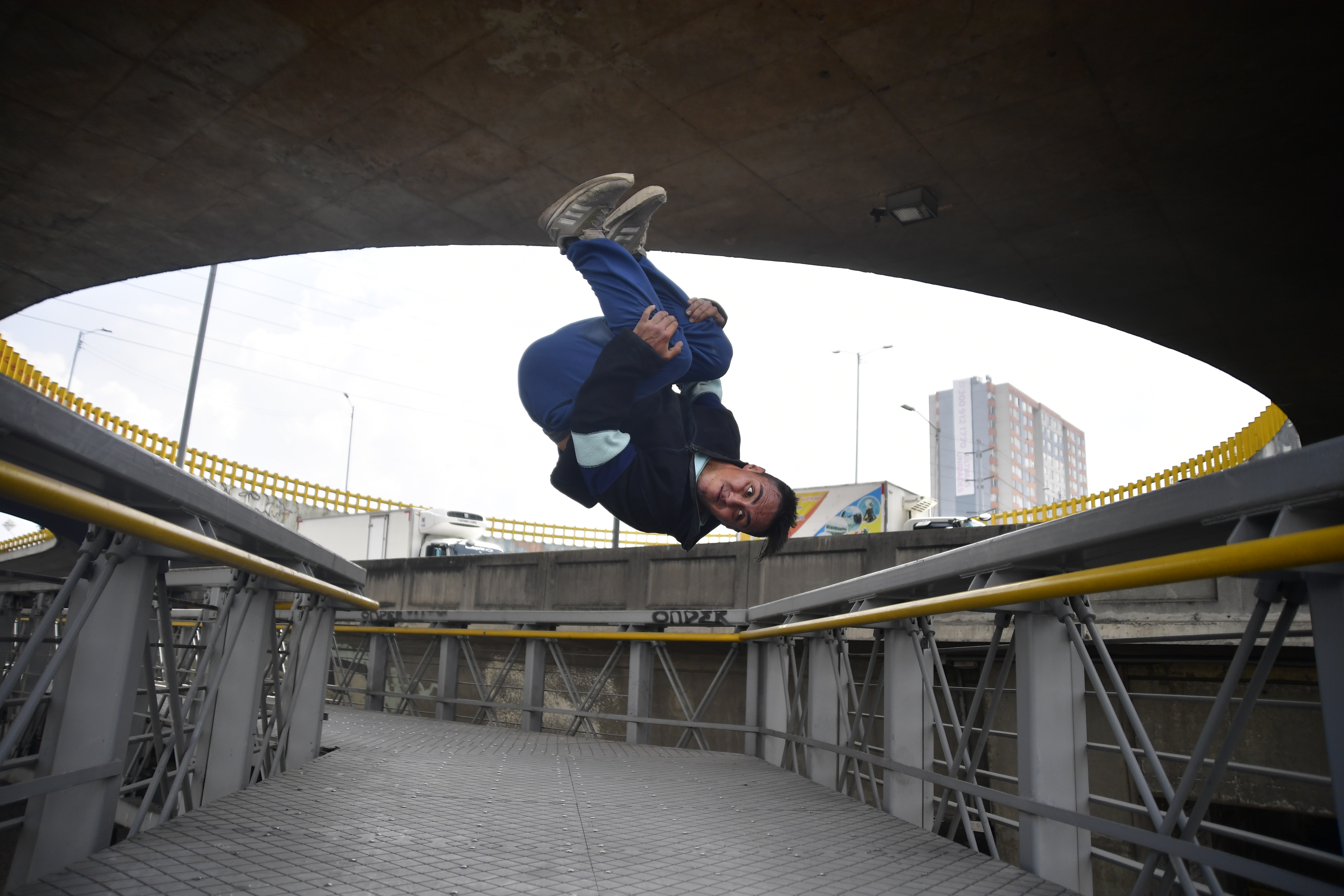 La ciudad es su escenario: La escena del “parkour” desde los saltos de Julián