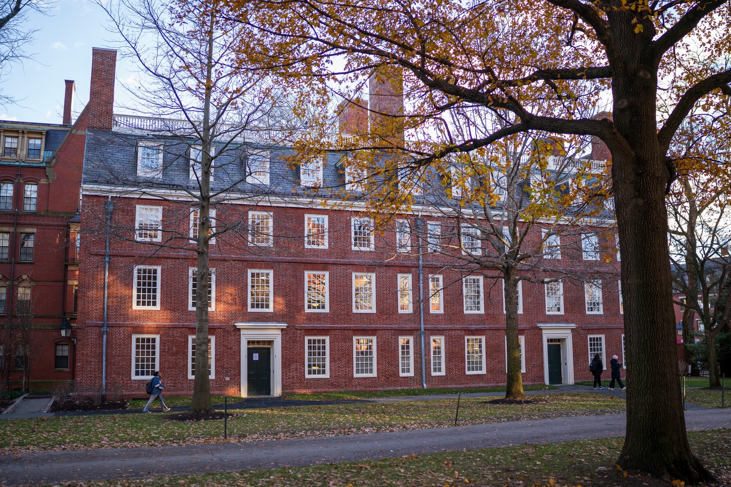 Universidad de Harvard: Trump anuncia recorte adicional de 450 millones de dólares